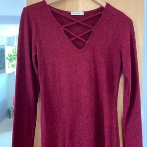 Soft and Romantic Lattice V-Neck Top | Red Heather | Size Large